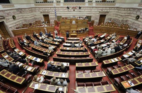 Υπό ένταση ψηφίστηκε το νομοσχέδιο για τα κρατικά λαχεία  - Media