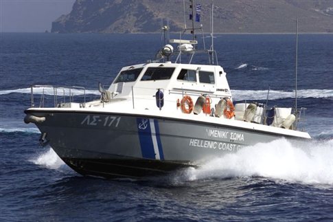 Σκάφος με 73 μετανάστες ξέμεινε από καύσιμα και ρυμουλκήθηκε στο λιμάνι της Καλαμάτας - Media