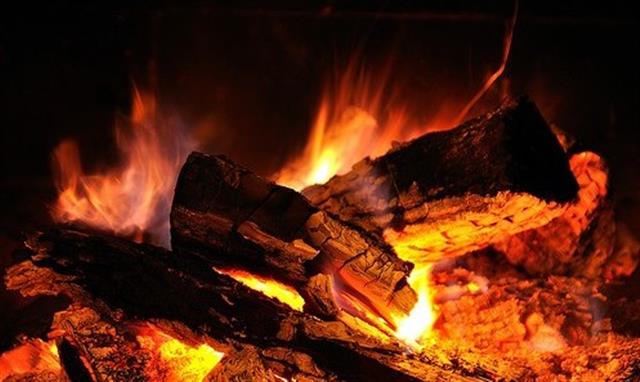 Σύσταση για περιορισμό της χρήσης τζακιών μέχρι το πρωί της Δευτέρας - Media