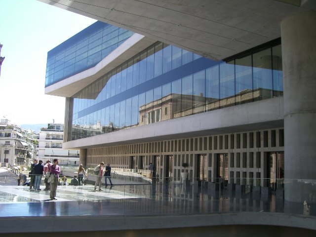 Εκκενώθηκε το Μουσείο της Ακρόπολης μετά από τηλεφώνημα για βόμβα - Media