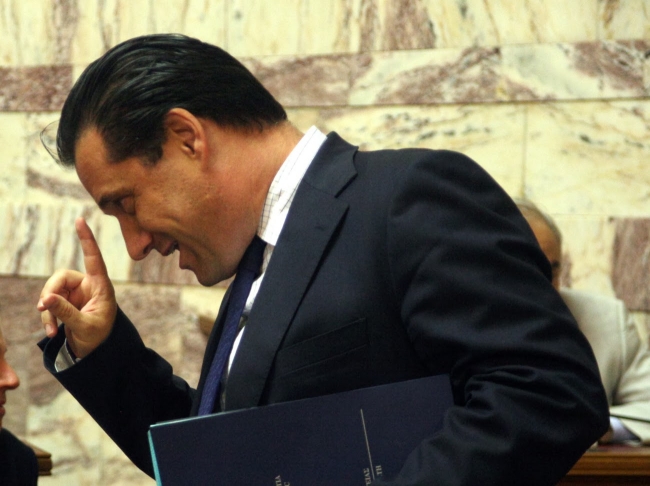 Επίθεση Άδωνι στο Κοινωνικό Ιατρείο Ελληνικού - Media