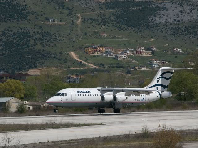 Έσκασαν τα λάστιχα αεροπλάνου της Aegean  - Καθηλωμένο στο αεροδρόμιο Ιωαννίνων - Media