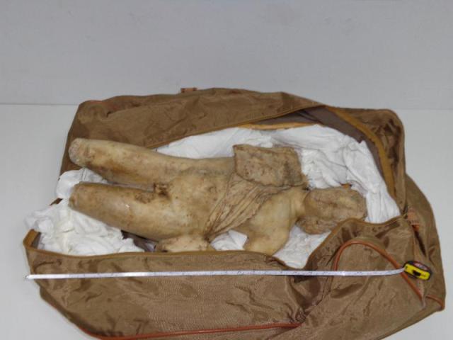 Συνελήφθη αρχιφύλακας στην Δίωξη Αρχαιοκαπηλίας της Ασφάλειας Αττικής για… αρχαιοκαπηλία
 - Media