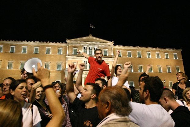 Στο Σύνταγμα οι Αγανακτισμενοι - Media