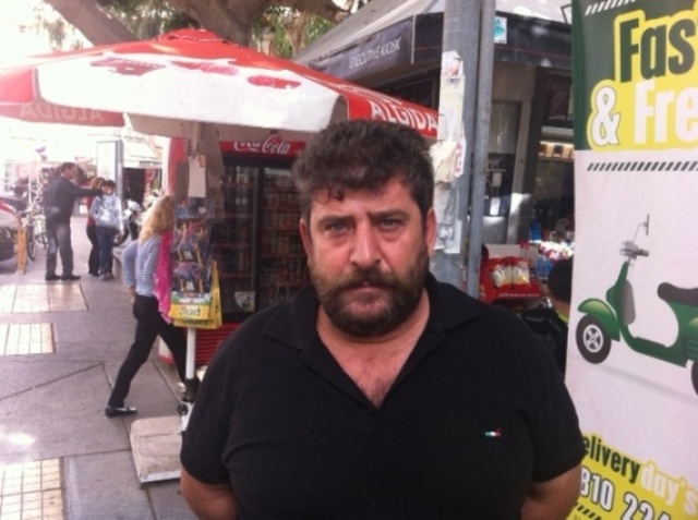 Είδε το αυτοκίνητό του στην... παρέλαση! - Media
