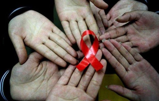 Έβγαλαν αφισάκια με τα στοιχεία φορέα του AIDS - Media