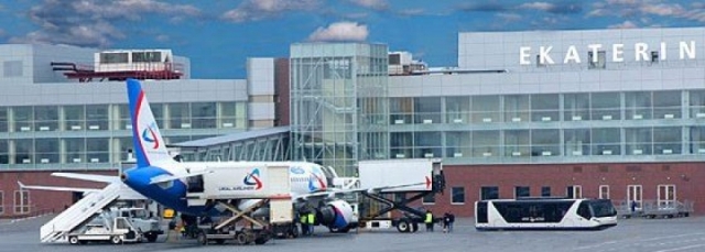 Το κατάφεραν! Αεροσκάφος συγκρούστηκε με αυτοκίνητο - Media