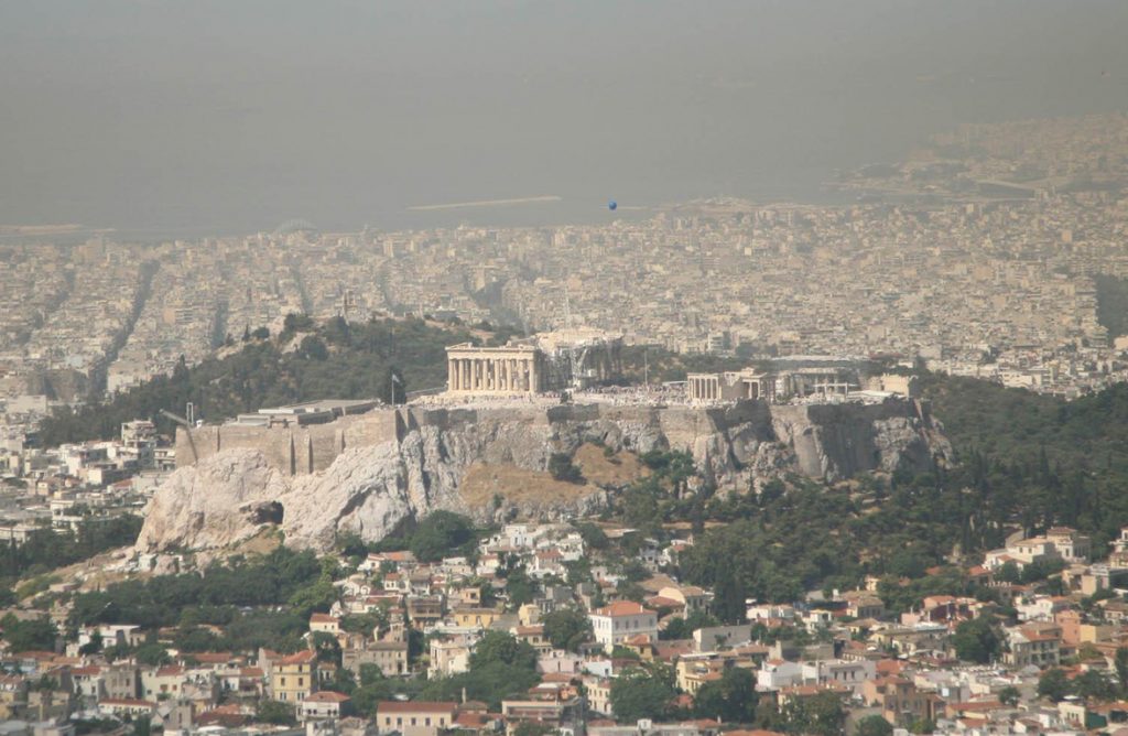 Μετατρέπουν τους ιδιοκτήτες κατοικιών σε ενοικιαστές  - Media