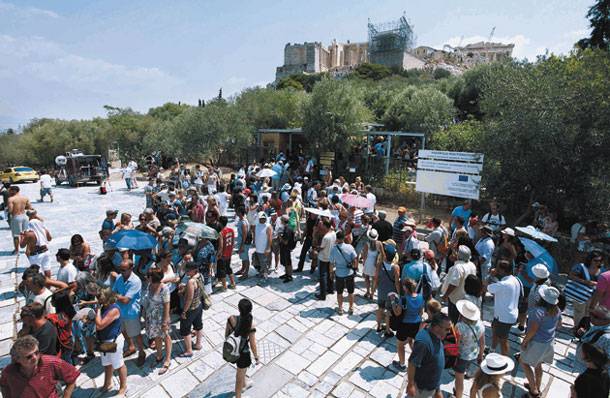 «Καμπάνα» 2.000 ευρώ στον περιπτερά που πουλούσε 3 ευρώ το νερό στην Ακρόπολη!(Video) - Media
