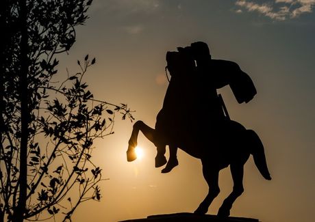 Ανδριάντα του Μ. Αλεξάνδρου θέλουν στην Αθήνα 24 βουλευτές της Ν.Δ. - Media