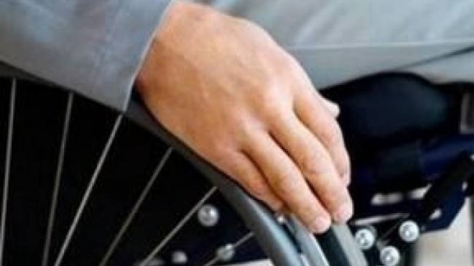 Χτυπούσε με σκεπάρνι το παραπληγικό παιδί του επειδή δεν… σηκωνόταν - Media