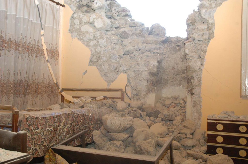 Ζημιές σε 300 σπίτια από τον σεισμό στην Αμφίκλεια - Media
