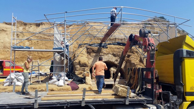 La Stampa: «Το μέλλον της Ελλάδας ξεκινά και πάλι από έναν τύμβο» - Media