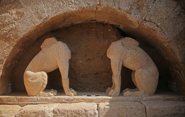 Γνωστός αιγυπτιολόγος: Ο τάφος στην Αμφίπολη ανήκει είτε στην Ολυμπιάδα είτε στην Ρωξάνη είτε και στις δύο! - Media