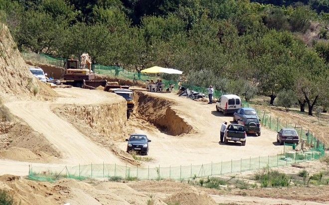 Τα νέα ευρήματα στον τάφο της Αμφίπολης και οι δυσκολίες στην ανασκαφή - Media