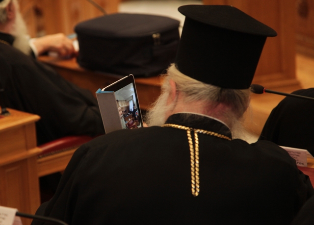 Αμβρόσιος: Ο hi-tech υπερσυντηρητικός μητροπολίτης - Media