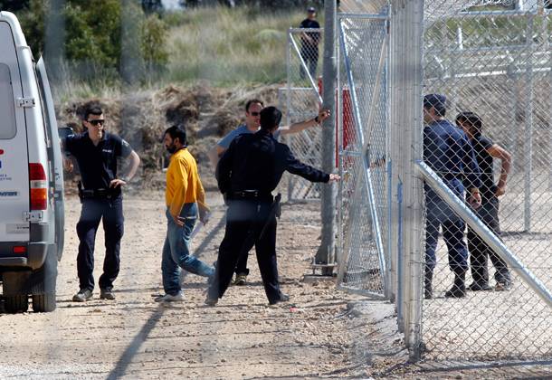 Στον εισαγγελέα οι συλληφθέντες μετανάστες της Αμυγδαλέζας - Media