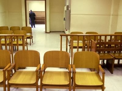 Στον ανακριτή και η σύζυγος του Ευσταθίου - Media