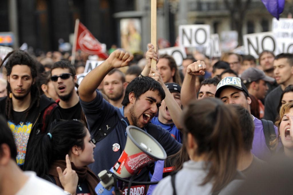 Ρεκόρ ανεργίας στη Γαλλία με 5,2 εκατ. ανέργους - Media