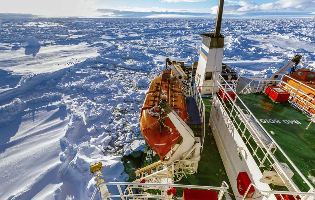 Παραμένει αποκλεισμένο στην Ανταρκτική το ρωσικό ερευνητικό πλοίο - Media