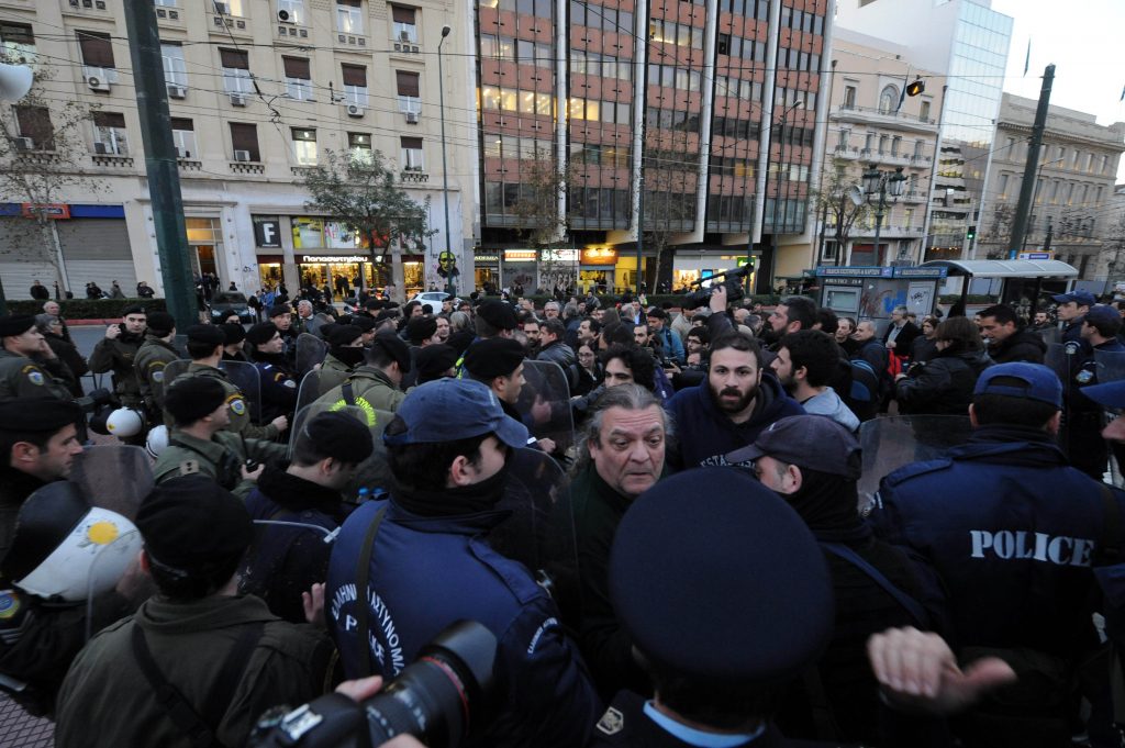 Χημικά κατά συγκεντρωμένων της ΑΝΤΑΡΣΥΑ (Video) - Media