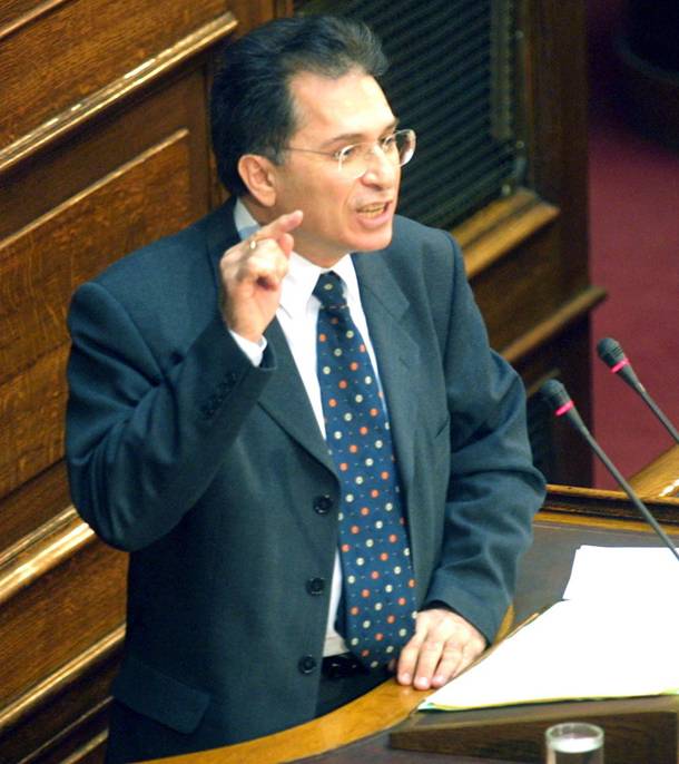 Στο εδώλιο για τοκογλυφία πρώην υπουργός κυβερνήσεων ΠΑΣΟΚ - Media