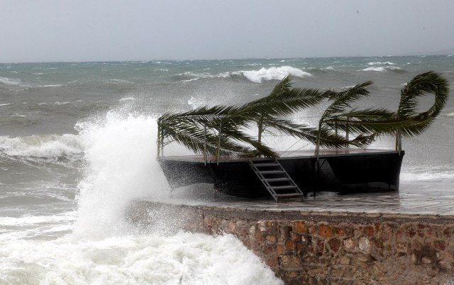 Σε ισχύ απαγορευτικό από Πειραιά, Ραφήνα και Λαύριο - Media