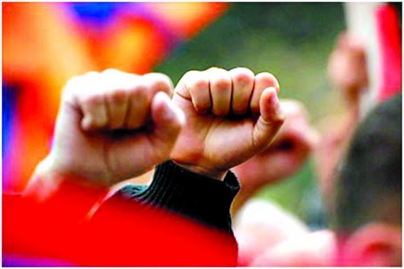 Το Ποντίκι απεργεί - Media