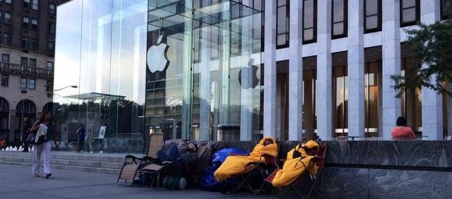 Κοιμούνται έξω από την Apple για να πάρουν πρώτοι το iPhone6 - Media