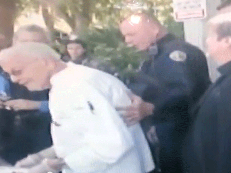 Φλόριντα: 90χρονος αντιμετωπίζει ποινή φυλάκισης επειδή έδινε τρόφιμα σε άστεγους - Media