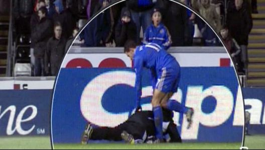 Παίκτης κλώτσησε 17χρονο ball boy επειδή δεν του έδινε την μπάλα! - Media