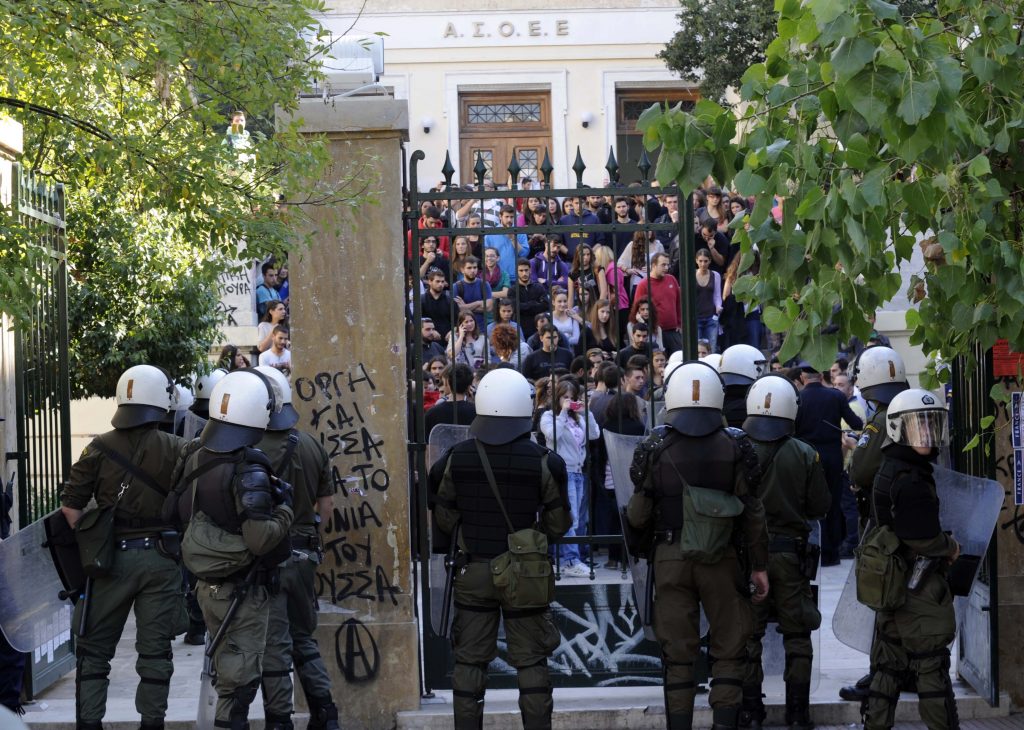 Έκλεισε η ΑΣΟΕΕ - Media