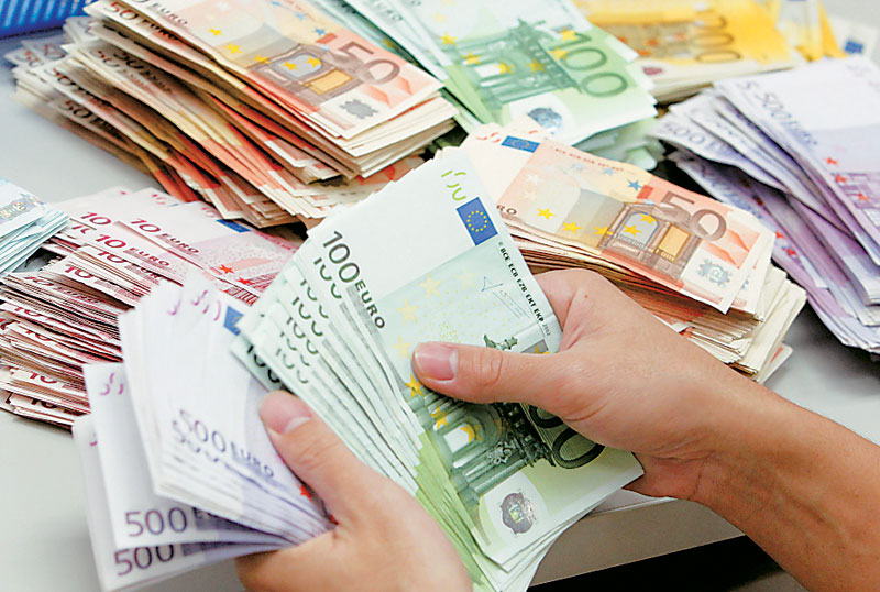 Στα 1.500 ευρώ το ακατάσχετο μισθών και συντάξεων - Media