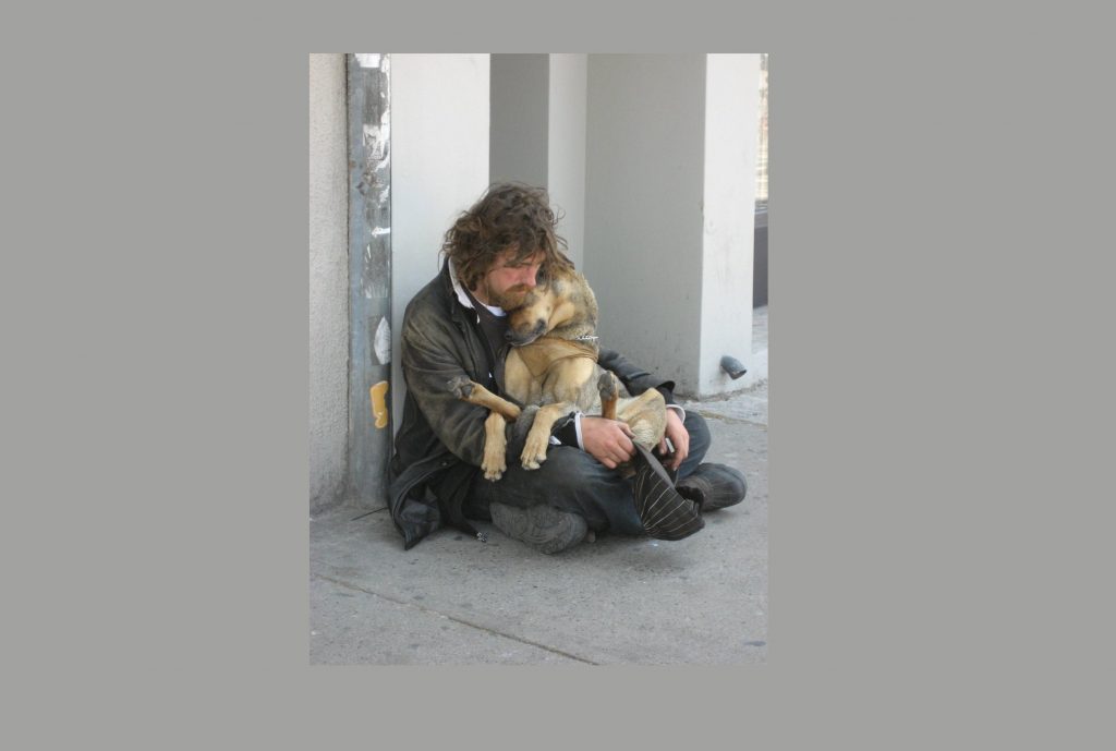 Απαγόρευσαν την προσφορά φαγητού σε άστεγους - Media