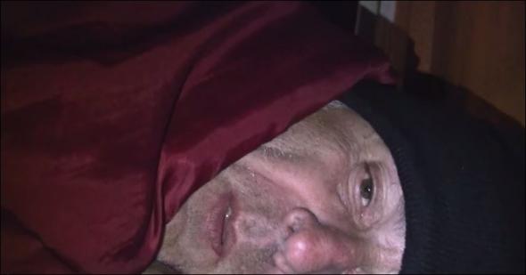 Άστεγος κατέγραψε τη ζωή του στους δρόμους (Video) - Media