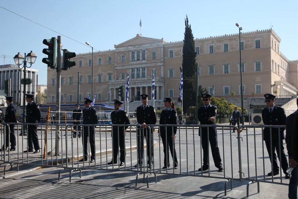 Δρακόντεια μέτρα ασφαλείας στις παρελάσεις –Ποιοι δρόμοι θα είναι κλειστοί σε Αθήνα και Πειραιά - Media