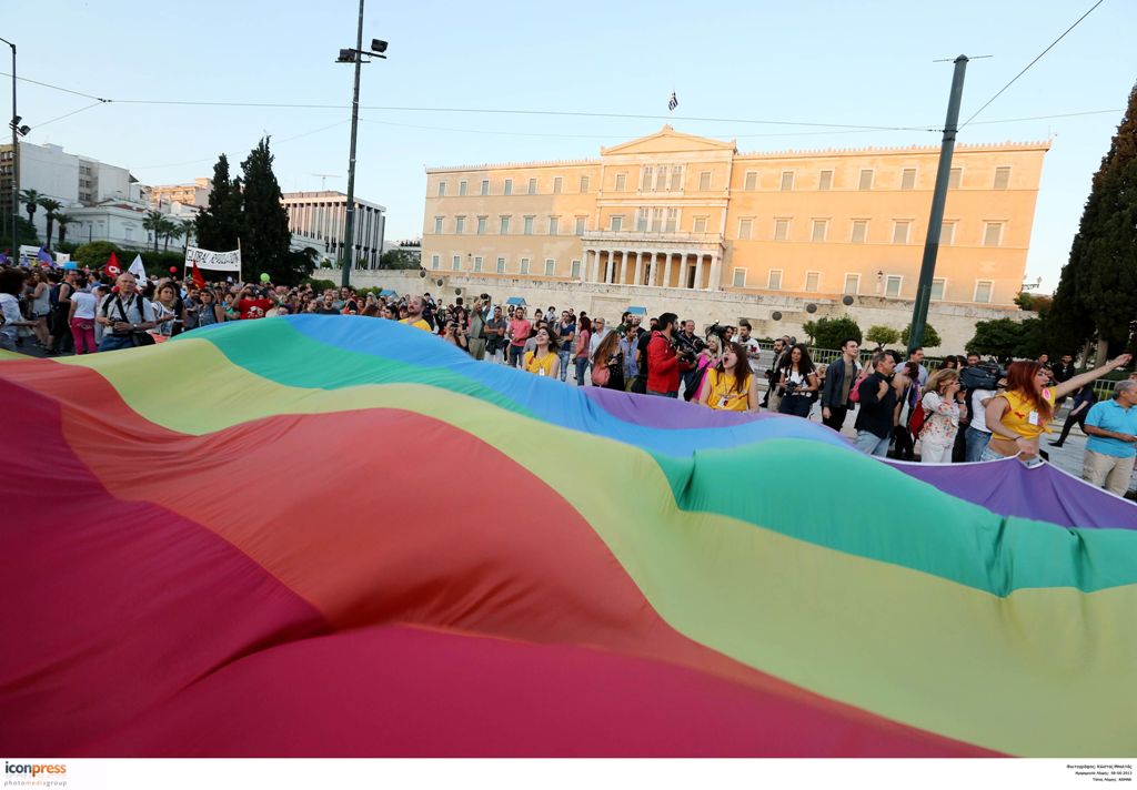 Πρόταση νόμου για συμβίωση ομόφυλων ζευγαριών κατέθεσε ο ΣΥΡΙΖΑ - Media