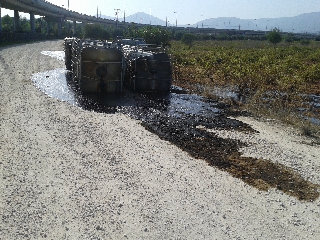 Δέκα τόνους επικίνδυνα απόβλητα πέταξαν άγνωστοι στην Αττική Οδό - Media