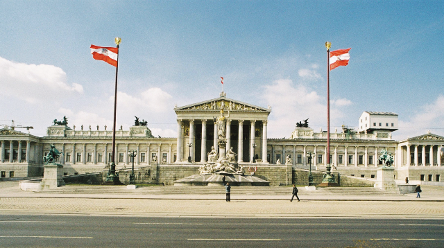 Διαμάχη Κομισιόν - Αυστρίας για το τραπεζικό απόρρητο - Media