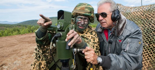 Επιστρέφουν στις παρελάσεις τα τεθωρακισμένα - Media
