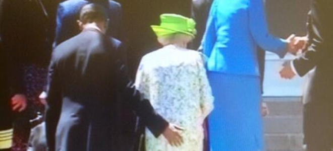 Ο Ομπάμα «χούφτωσε» και την Βασίλισσα! - Media