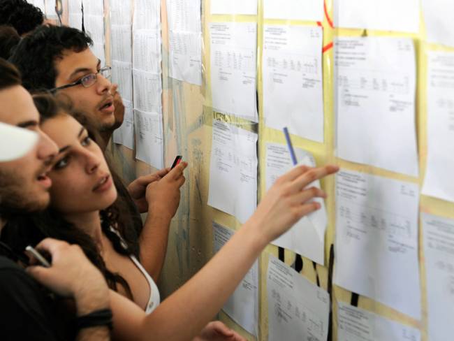 Στα ύψη οι βάσεις για τις περιζήτητες σχολές  - Media