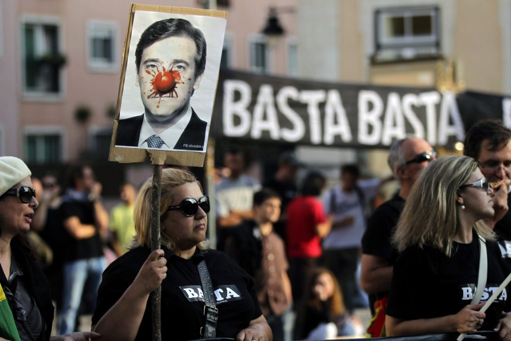 Έξοδο από το μνημόνιο ή επαναδιαπραγμάτευση επιθυμεί η πλειοψηφία των Πορτογάλων - Media