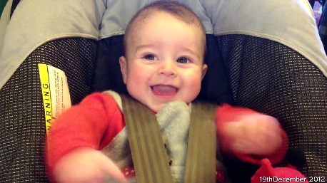 Δείτε ένα μωράκι να μεγαλώνει 2 χρόνια, μέσα σε 411 δευτερόλεπτα - Media