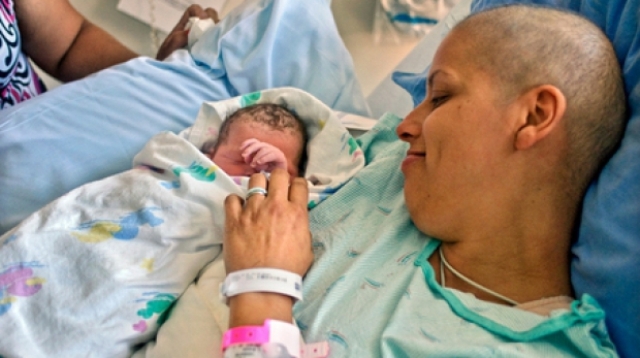 «Ελληνίδες με ιστορικό καρκίνου, μπορούν τώρα να αποκτήσουν παιδί» - Media