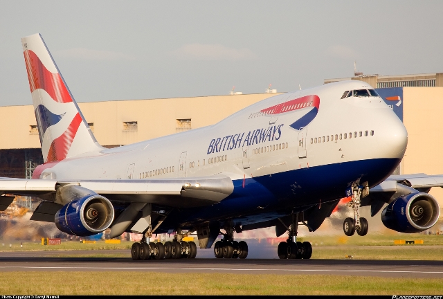 Πρόσκρουση αεροπλάνου σε κτήριο του αεροδρομίου του Γιοχάνεσμπουργκ - Media