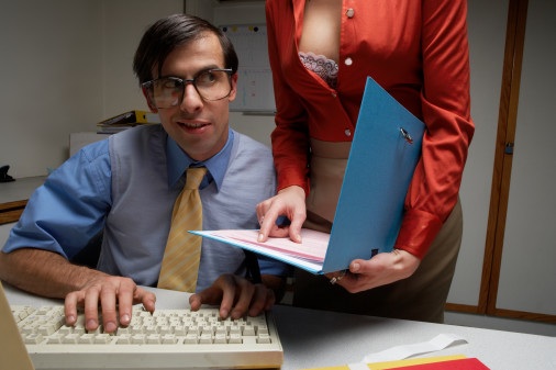 Γιατί οι άνδρες κοιτάζουν πρωτίστως και πάντα το στήθος μιας γυναίκας; - Media