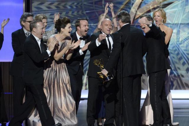 «Breaking Bad» και «Modern Family» οι μεγάλοι νικητές στα φετινά βραβεία Έμμυ
 - Media