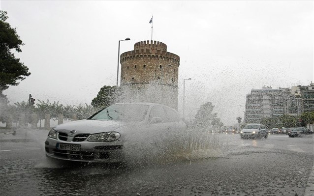 Προβλήματα από τη νεροποντή στη Θεσσαλονίκη - Media