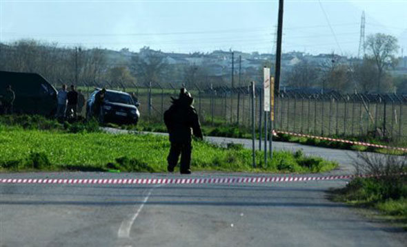 Δύο νέες χειροβομβίδες έξω από τις φυλακές Τρικάλων - Media